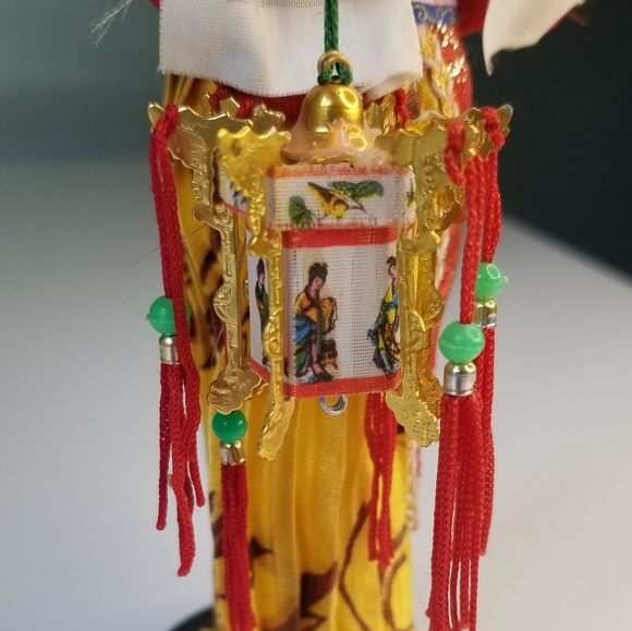 Vintage souvenir Chinese geisha doll - Picture 7 of 9